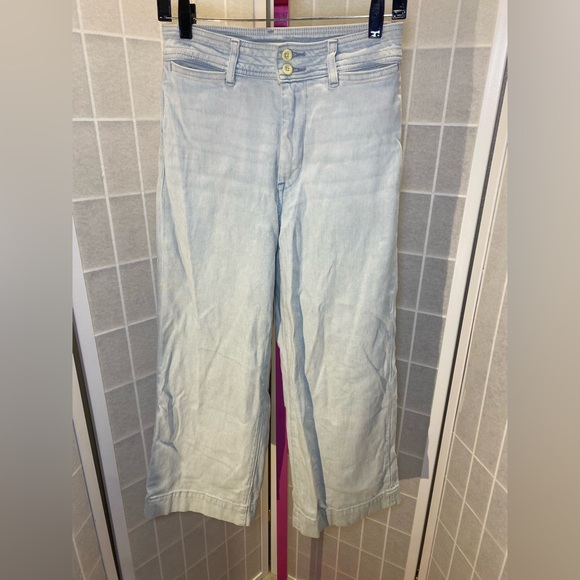 Faherty Denim - Faherty Light Wash womans cropped Relaxed Jeans